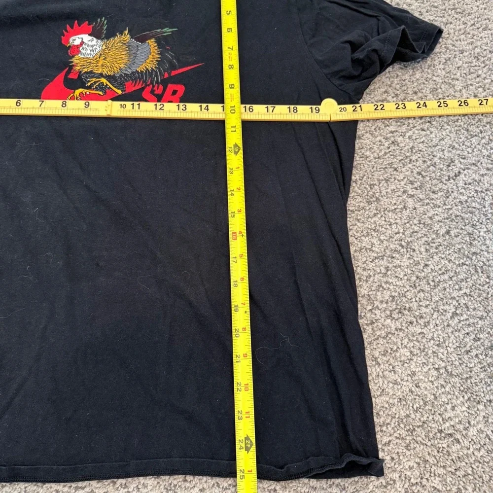 Nike SB Rooster Graphic T-Shirt Women Medium Black Athletic Cut Short Sleeve Tee